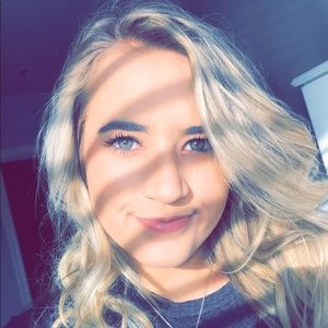 Meet your Posher, Claire